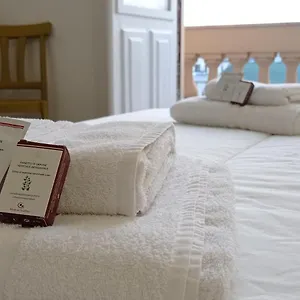Guest house Onlyrooms V - & Train Station 
